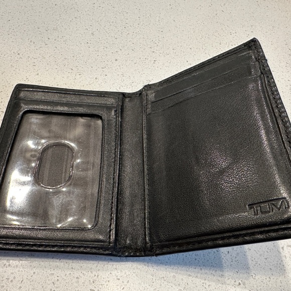 Tumi Black Leather Billfold - Picture 9 of 10